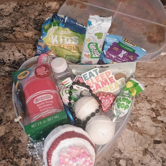 Heart-Shaped Mesh Girls Gift Basket Custom - Picture 1 of 10